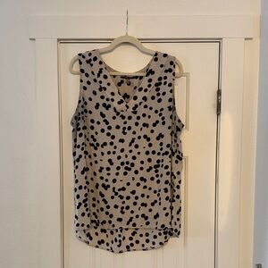T Tahari Black and Tan Sleeveless Blouse